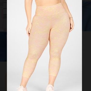 NWT FABLETICS Marble Capri Legging